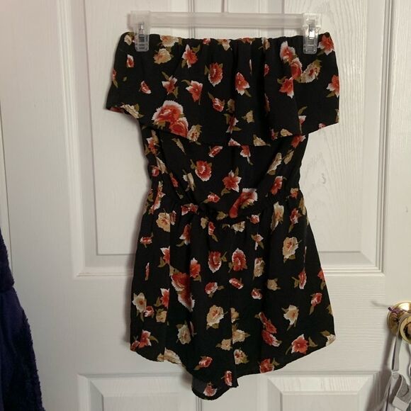 Black Strapless Floral Ruffle Top Romper - Picture 7 of 12